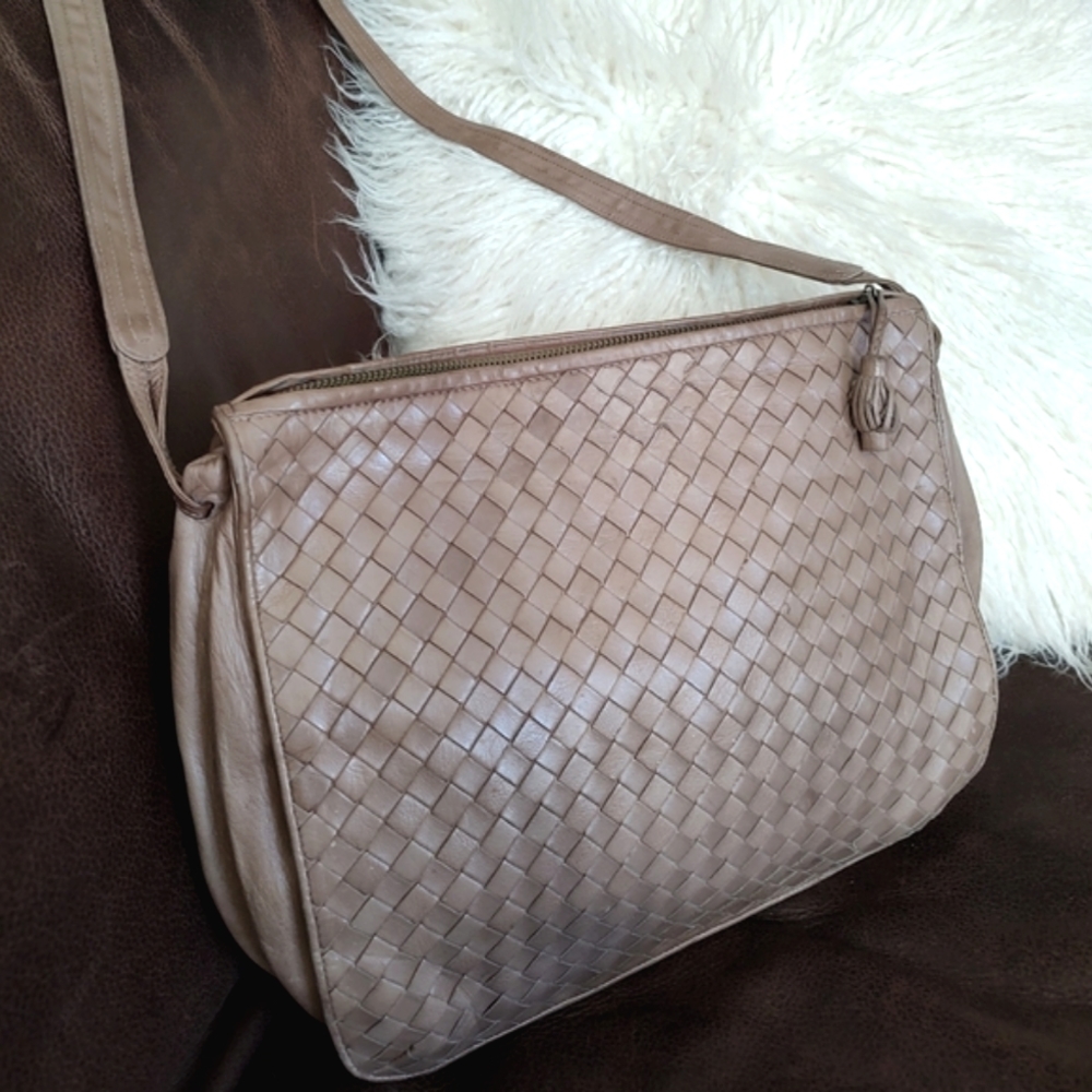 BOTTEGA VENETA Vintage Intrecciato Woven Lamb Leather Shoulder Crossbody Bag - Picture 3 of 16